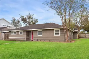 5237 Maple St, Bellaire, TX 77401 - Photo 2