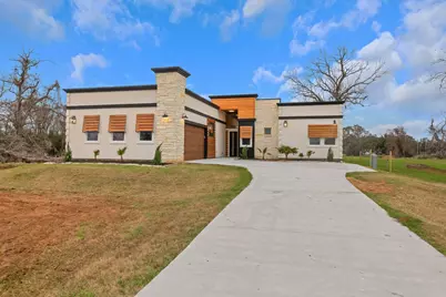 209 Horse Shoe Trail, Angleton, TX 77515 - Photo 2