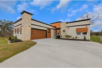 209 Horse Shoe Trail, Angleton, TX 77515 - Photo 1