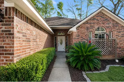411 Shawnee Drive, Conroe, TX 77316 - Photo 2