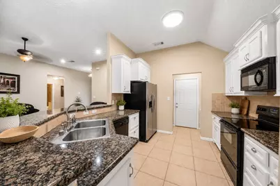 411 Shawnee Drive, Conroe, TX 77316 - Photo 6