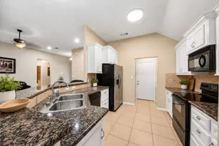 411 Shawnee Dr, Conroe, TX 77316 - Photo 6