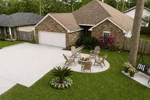 411 Shawnee Dr, Conroe, TX 77316 - Photo 1