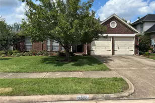 1203 Lake Shore Dr, Pearland, TX 77581 - Photo 2