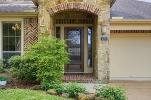527 Jordan Creek Ct, League City, TX 77573 - Photo 4