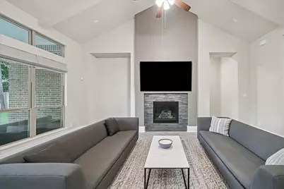 323 S Cadence Hills Loop, Conroe, TX 77318 - Photo 10