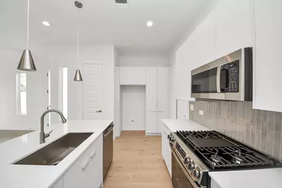 2210 Diagonal Lane, Houston, TX 77051 - Photo 8