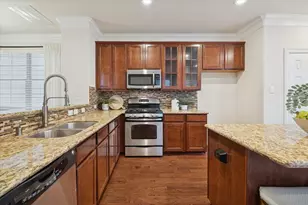 888 Fisher St, Houston, TX 77018 - Photo 6