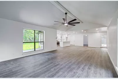816 Glen Hollow Drive, Conroe, TX 77385 - Photo 18