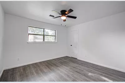 816 Glen Hollow Drive, Conroe, TX 77385 - Photo 12