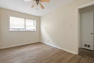 7410 Lindencrest St, Houston, TX 77061 - Photo 14