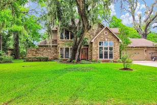 212 Live Oak Ln, Lake Jackson, TX 77566 - Photo 2