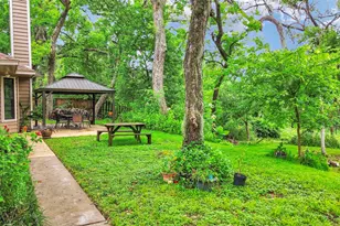 212 Live Oak Ln, Lake Jackson, TX 77566 - Photo 4