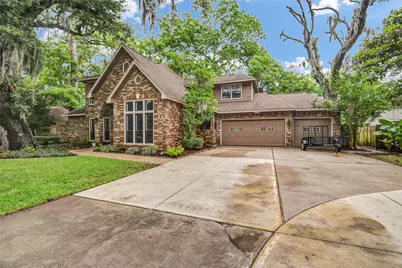 212 Live Oak Lane, Lake Jackson, TX 77566 - Photo 1