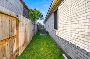 10330 Sagebrook Dr, Houston, TX 77089 - Photo 12