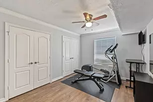 8221 Kingsbrook Rd, Houston, TX 77024 - Photo 10