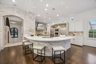 2330 Maroneal St, Houston, TX 77030 - Photo 8