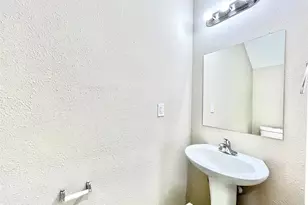 5602 Hirondel St, Houston, TX 77033 - Photo 4