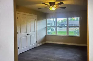 215 Anna St, Tomball, TX 77375 - Photo 4