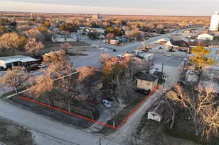 111 W York St, Ganado, TX 77962 - Photo 4