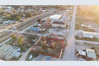 111 W York Street, Ganado, TX 77962 - Photo 2