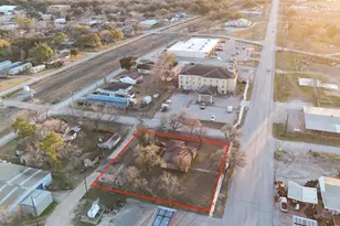 111 W York St, Ganado, TX 77962 - Photo 2