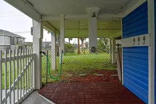 4102 Surf Dr, Galveston, TX 77554 - Photo 16