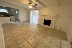 10222 Oak Point Dr, Houston, TX 77043 - Photo 6