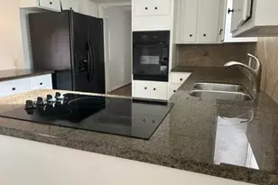 10222 Oak Point Dr, Houston, TX 77043 - Photo 20