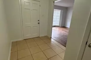 10222 Oak Point Dr, Houston, TX 77043 - Photo 2