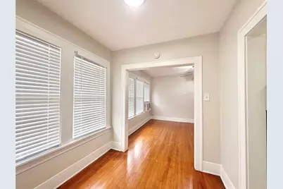 1126 Berthea Street #25, Houston, TX 77006 - Photo 6