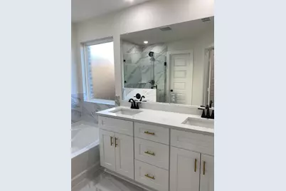 3206 Emerald Hills Dr, Angleton, TX 77515 - Photo 10