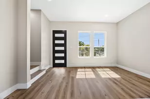 5949 Collingsworth St, Houston, TX 77026 - Photo 12