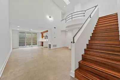 2321 Commonwealth Street, Houston, TX 77006 - Photo 2