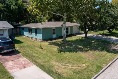 1501 13th Street N, Texas City, TX 77590 - Photo 2