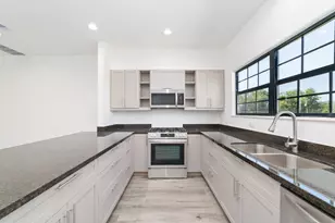 11940 S Hoa Sen Cir, Houston, TX 77072 - Photo 8