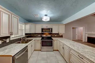 10714 Ballantine St, Houston, TX 77075 - Photo 12