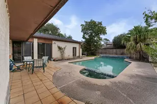 8103 Lake Edge Ct, Houston, TX 77071 - Photo 32