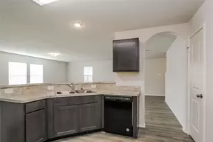 8626 Middleton Oaks Cir, Houston, TX 77028 - Photo 2