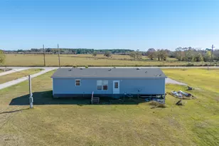 4423 W Bayshore Rd, Anahuac, TX 77514 - Photo 4