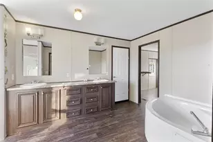 4423 W Bayshore Rd, Anahuac, TX 77514 - Photo 16