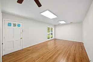 5109 Nina Lee Ln, Houston, TX 77092 - Photo 4