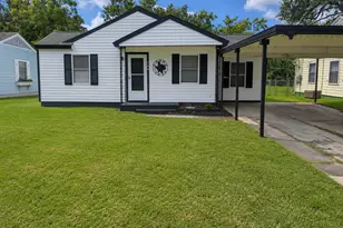 736 Kyle St, Angleton, TX 77515 - Photo 1