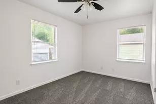 736 Kyle St, Angleton, TX 77515 - Photo 6