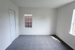 8837 Oak Knoll Ln, Houston, TX 77078 - Photo 16