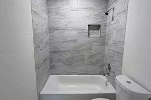 8837 Oak Knoll Ln, Houston, TX 77078 - Photo 22
