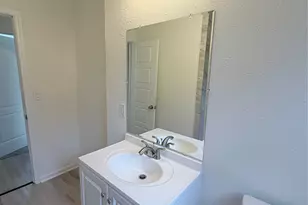 8837 Oak Knoll Ln, Houston, TX 77078 - Photo 18