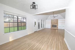 9810 Jockey Club Dr, Houston, TX 77065 - Photo 6