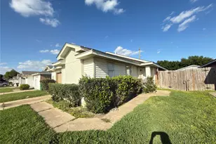 15743 Ridgegate Rd, Houston, TX 77053 - Photo 2