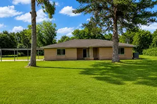 702 E Dallas St, Fresno, TX 77545 - Photo 2